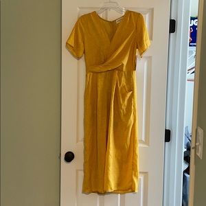 COPY - NWT yellow jumper